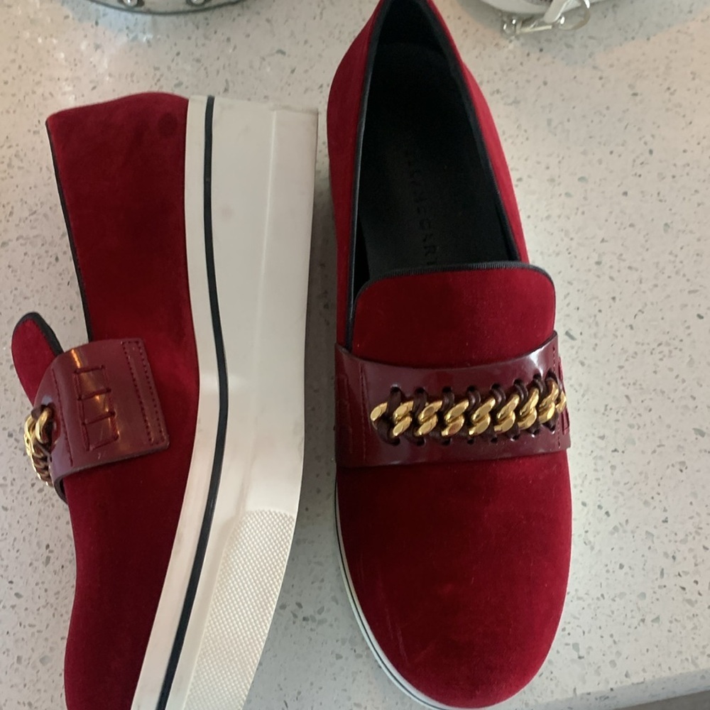 Stella Mc Cartney velvet raspberry' red velvet wedge with gold chain size 39 - Picture 5 of 16